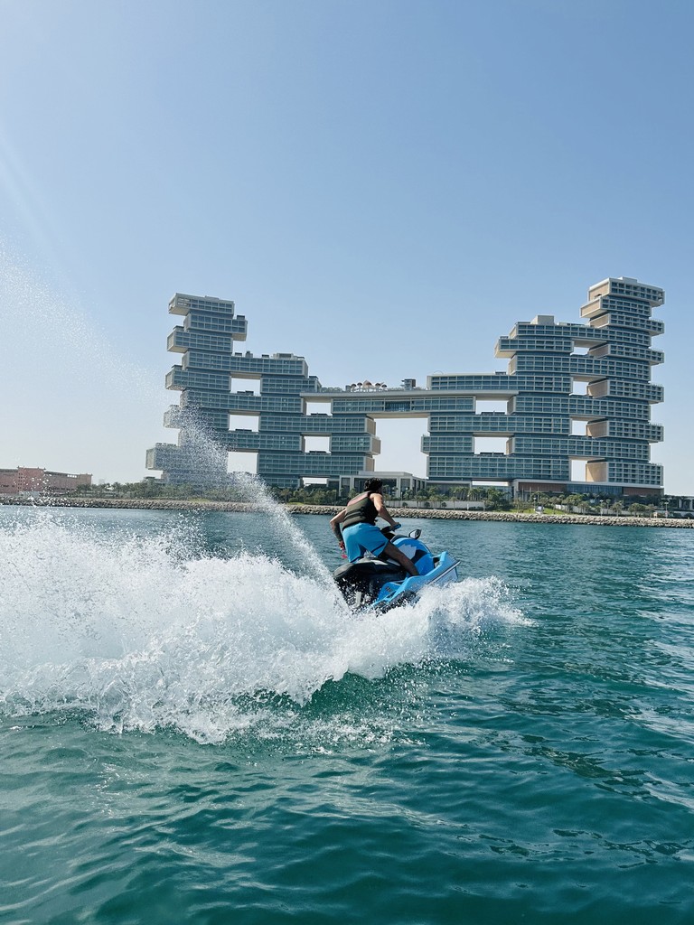 jet skiing in dubai